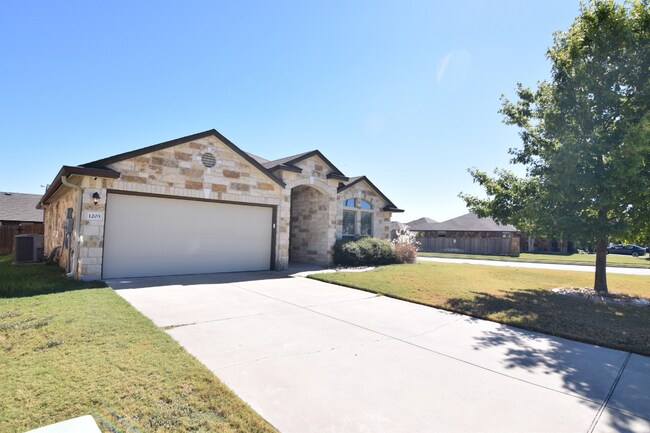 Foto del edificio - 1203 Fawn Lily Dr