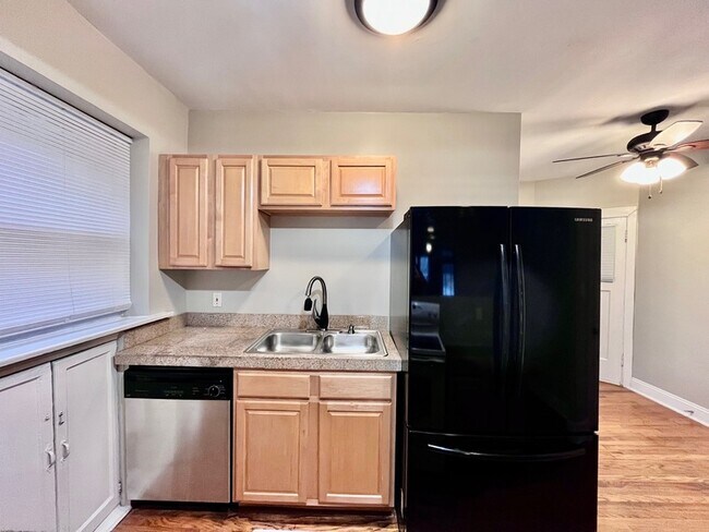 Foto del edificio - 1535 McCausland Ave