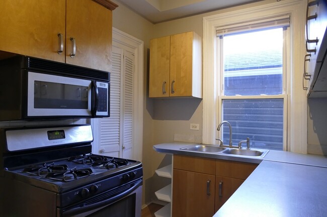 Foto del edificio - 1729 N Fairfield Ave