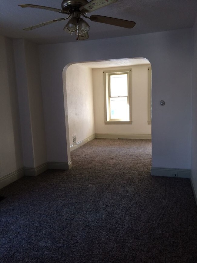 Foto del edificio - 735 W Poplar St