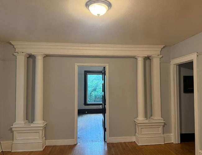 Building Photo - 410 W Mifflin St