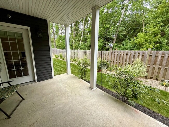 Building Photo - 40 Arcadia Ct