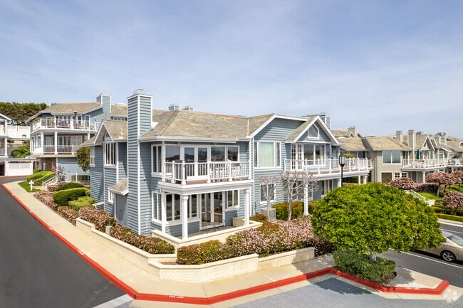 Building Photo - Lantern Bay Villas
