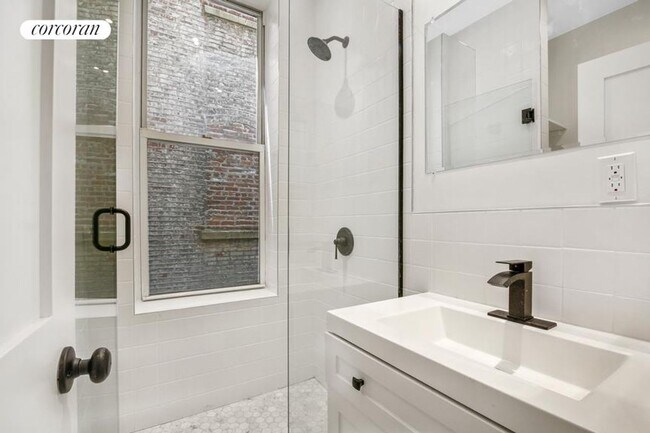 Building Photo - 153 W 80th St