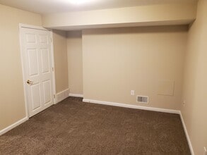 Building Photo - 118 Ballard St