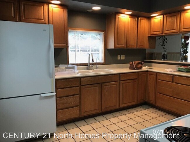 Building Photo - 4 br, 2.5 bath House - 13310 Military Rd S