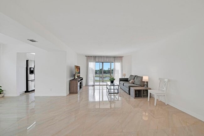 Building Photo - 3959 Via Poinciana