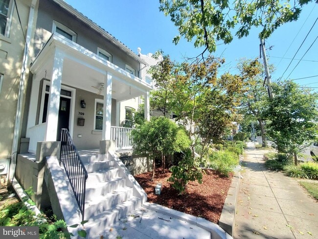 Building Photo - 709 Shepherd St NW