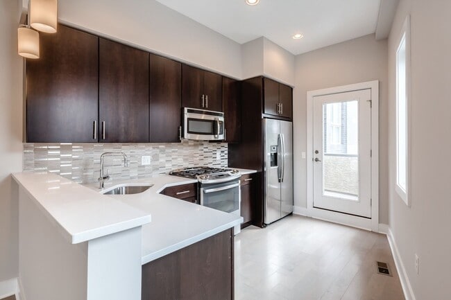Building Photo - Northern Liberties Townhome with attached Garage