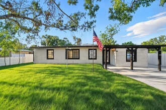 Building Photo - 4613 W Fair Oaks Ave