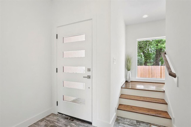 Foto del edificio - 1539 W 23rd St