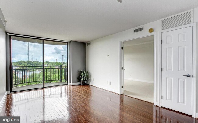 Foto del edificio - 3401-3420 38th St NW
