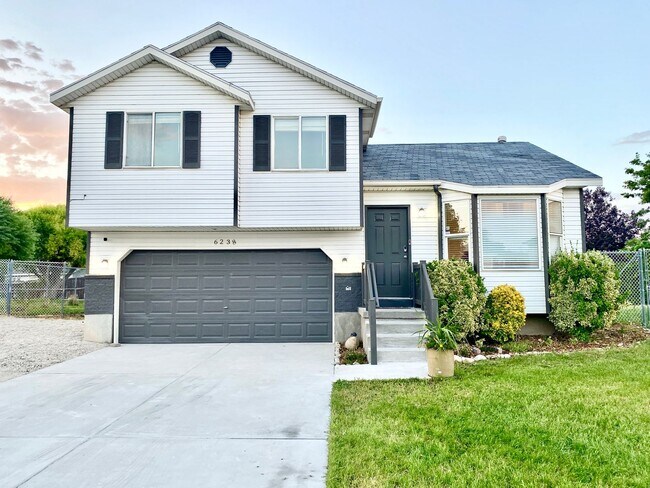 Building Photo - 6238 Contadora Dr