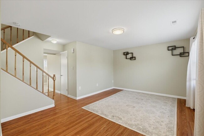 Foto del edificio - Comfortable Single-Family Home with Functional Layout and Outdoor Space