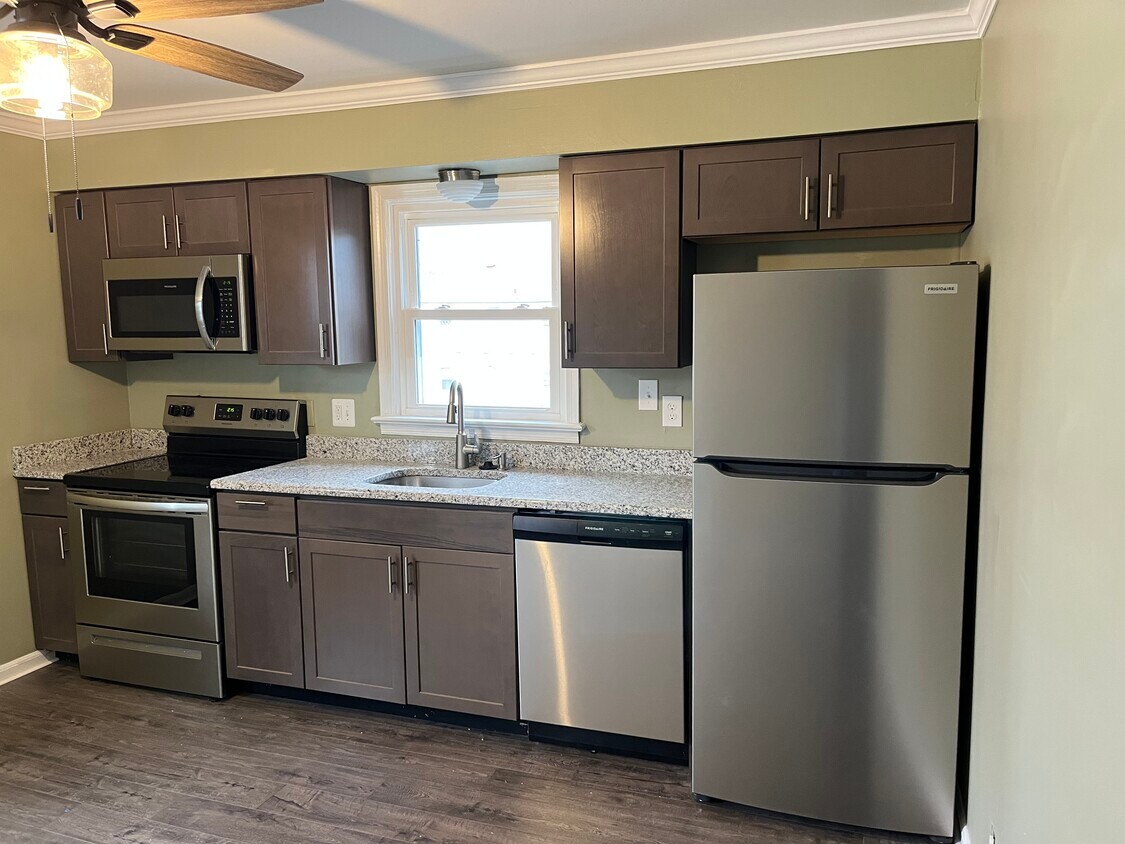 Kitchen - 201 N Hamilton St