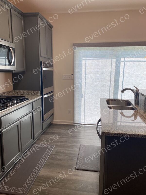 Building Photo - 102 Ridgeway St