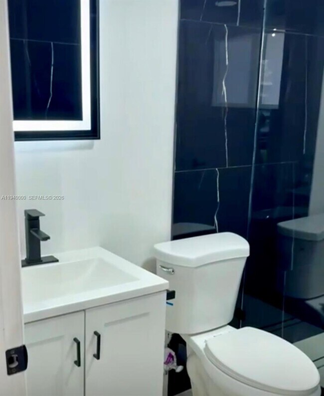 Foto del edificio - 651 N 73rd Ave