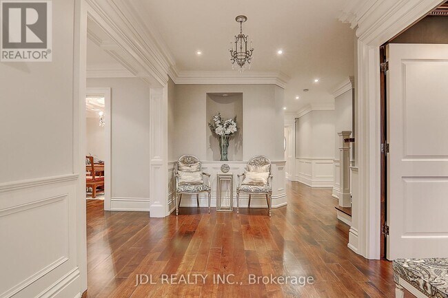 Photo du bâtiment - 15 Castle Frank Crescent