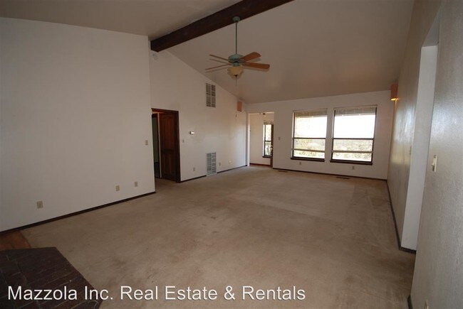 Foto del edificio - 82 Steeplechase Rd