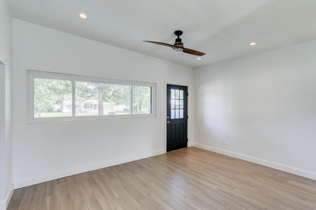 Building Photo - 2424 Chantilly Ave