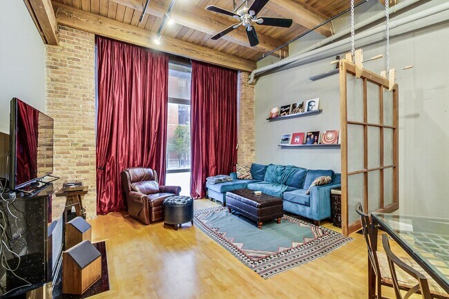 Building Photo - 701 W Jackson Blvd