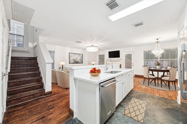 Building Photo - 227 Blushwood Pl