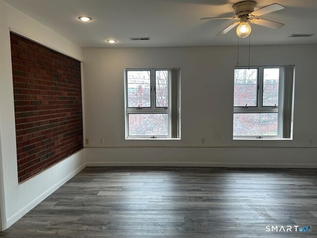 Foto del edificio - 1334 Dixwell Ave