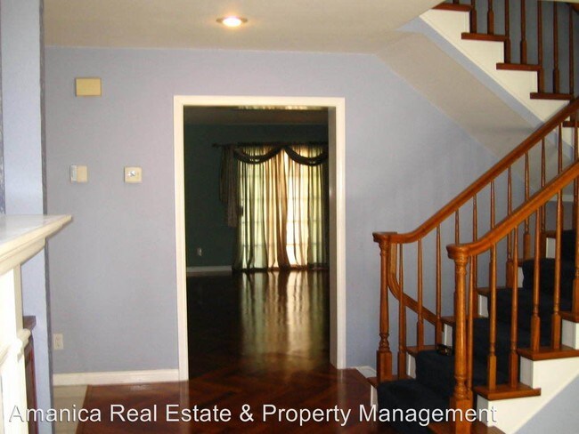 Building Photo - 1002 Via Zapata
