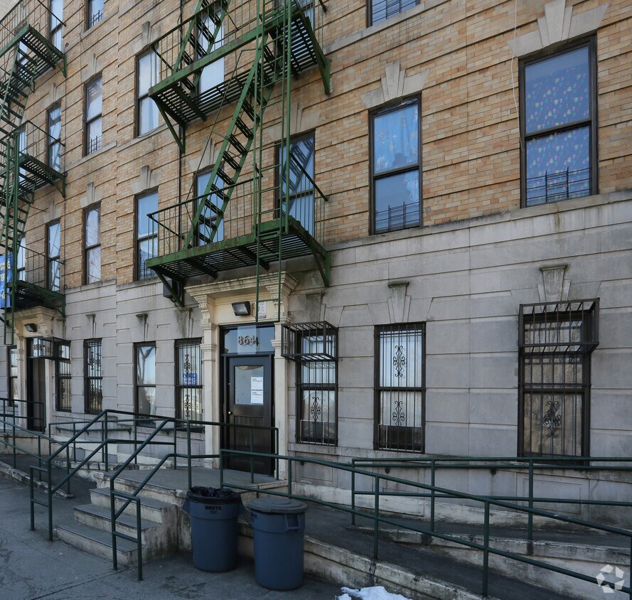 Building Photo - 864 Macon St