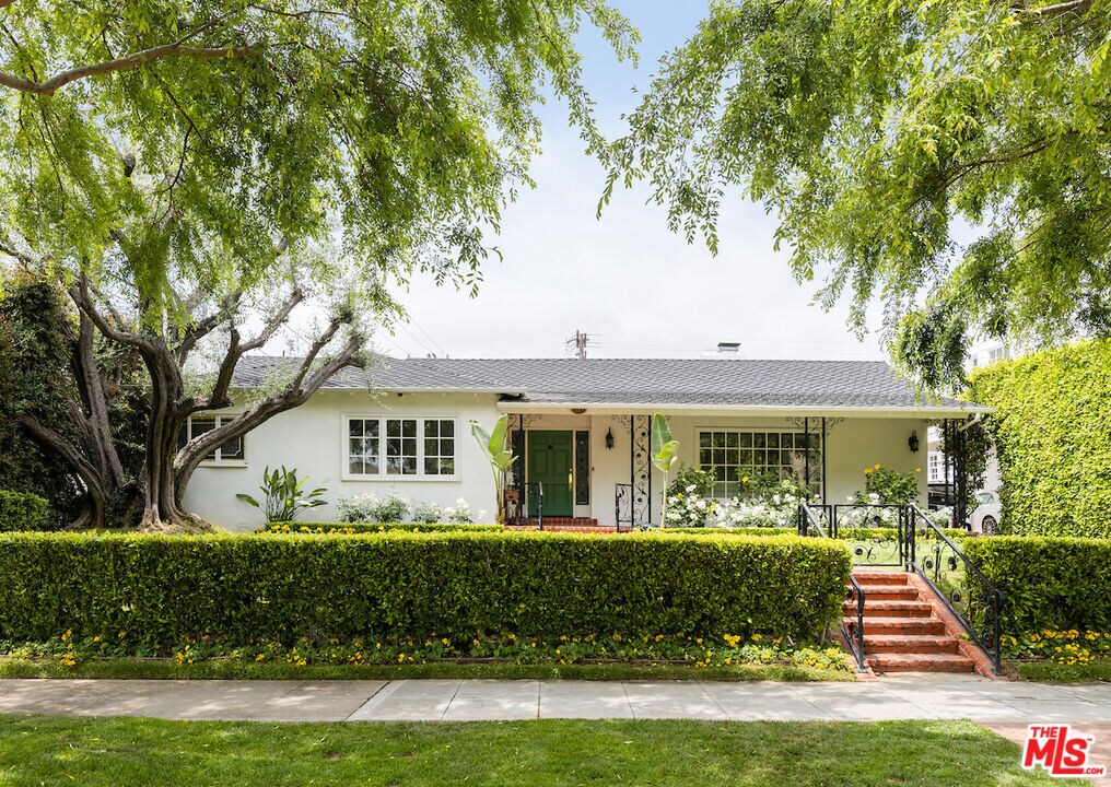 Foto principal - 345 S Peck Dr
