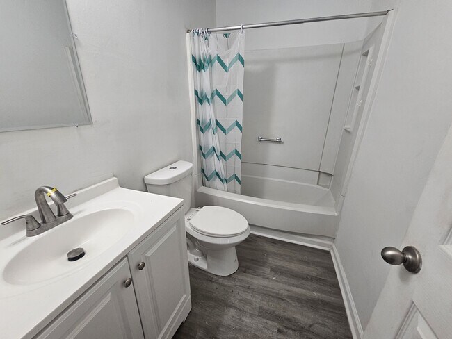 Foto del edificio - 735 Hedgelawn Way