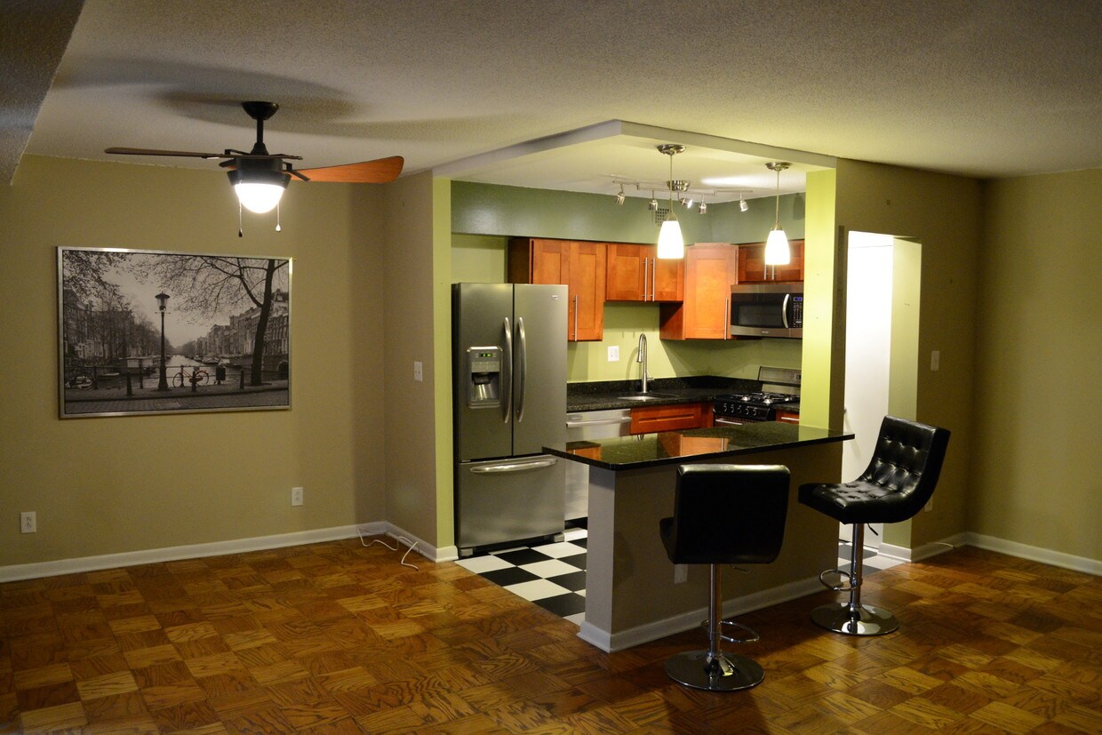 Dining Area and Kitchen - 4410 Oglethorpe St