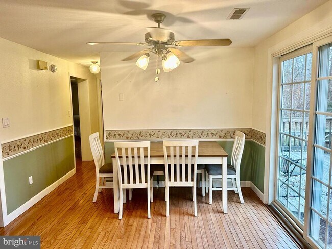 Foto del edificio - 14661 Rogers Ford Rd