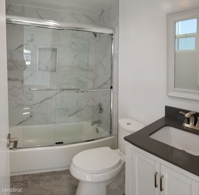 Building Photo - 3 br, 3.5 bath Townhome - 1230 N Kenmore Ave
