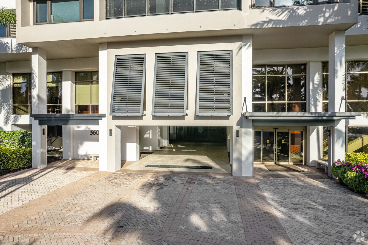 Entrance - Stratford of Pelican Bay