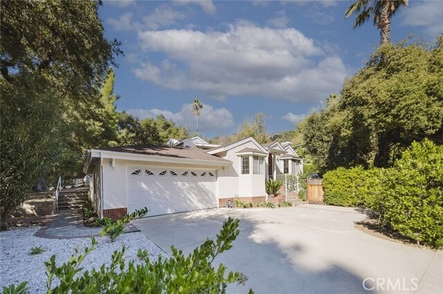 Building Photo - 2255 E Chevy Chase Dr