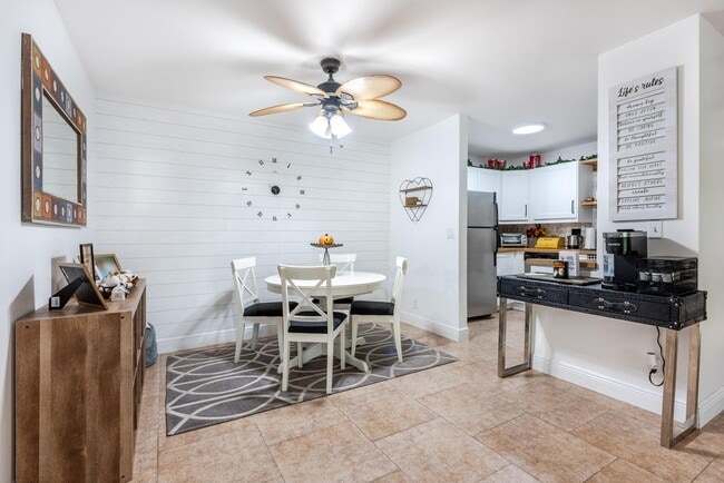 Building Photo - 9930 Pineapple Tree Dr