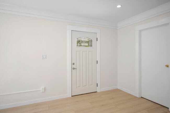 Foto del edificio - 525 W Wilson Ave