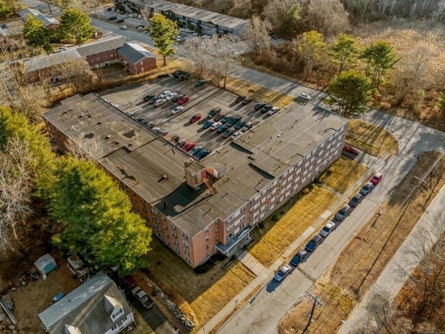 Building Photo - 70 Farmington Ave