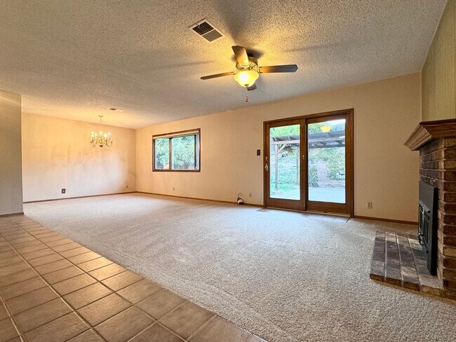 Building Photo - Super Cute Ranch Style 3 Bedroom 2 Bath in...