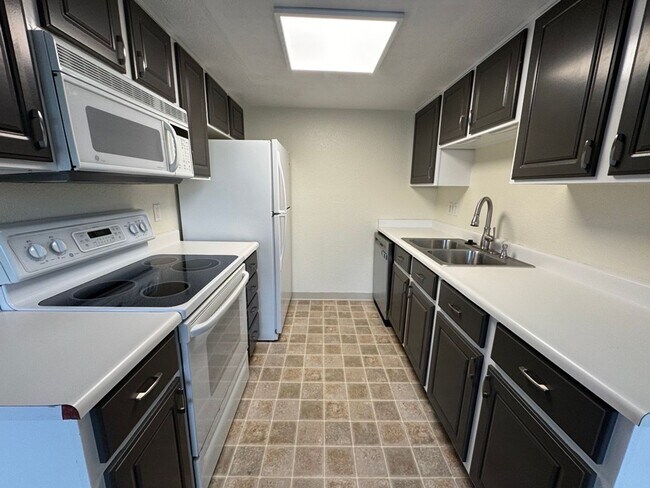 Building Photo - 9480 SW 146th Terrace