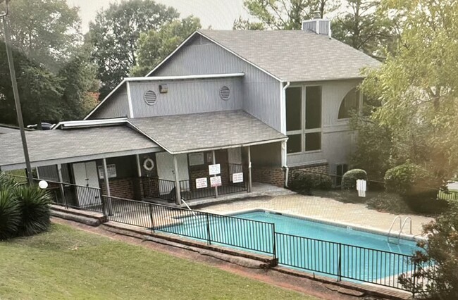 Community pool area - 417 Skyview Dr