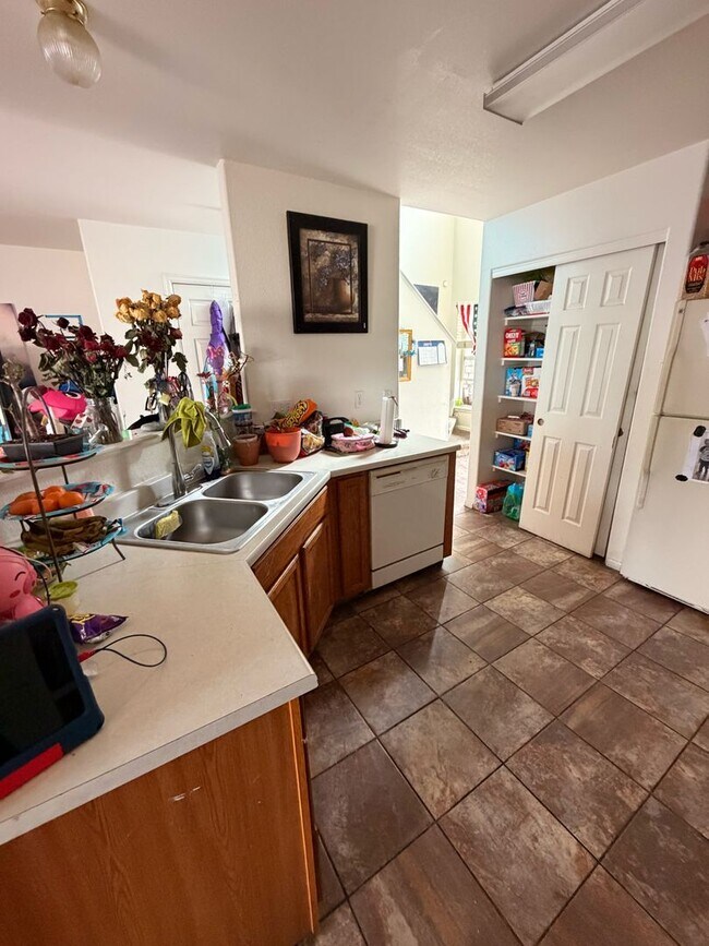 Building Photo - 1295 S Zeno Cir