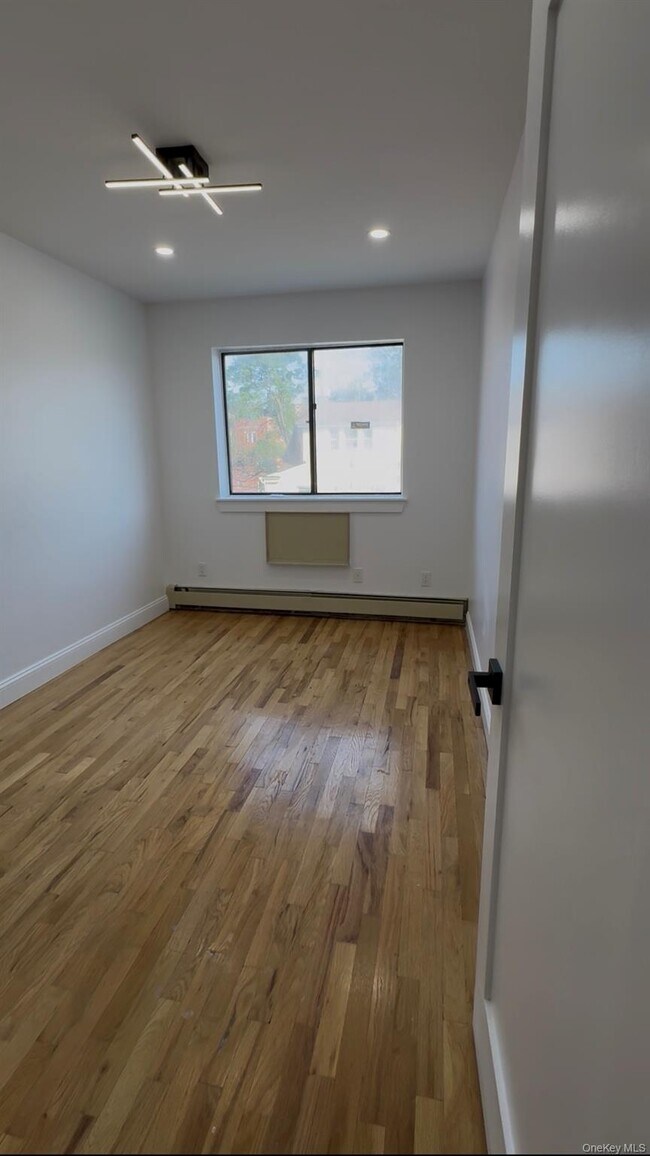 Foto del edificio - 94-28-94-53 53rd Ave