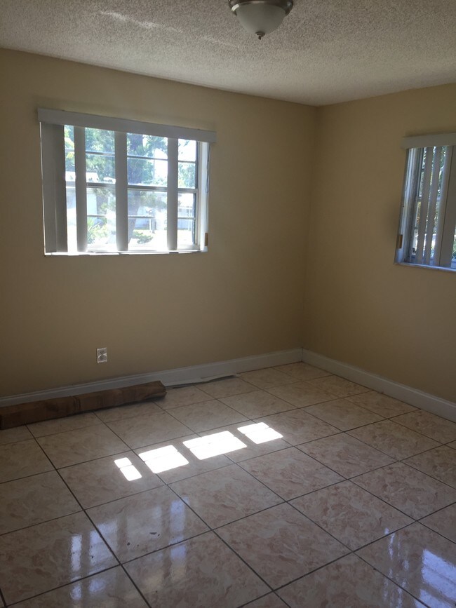 Foto del edificio - 3075 SW 61st Ave