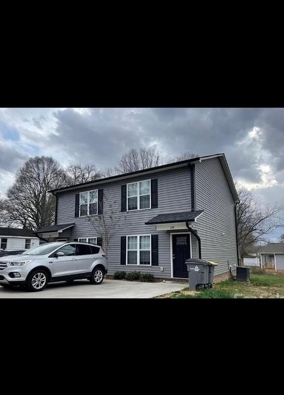 Primary Photo - 200 Franklin Ave