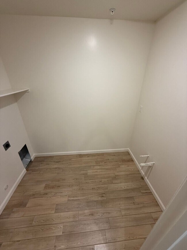 Foto del edificio - NEW Beautiful 3 Bedroom 2 Bath Home In Delano