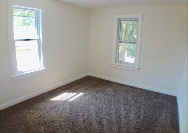 Main Bedroom - 802 Bridge St