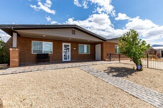 Building Photo - 15932 N Twin Lakes Dr