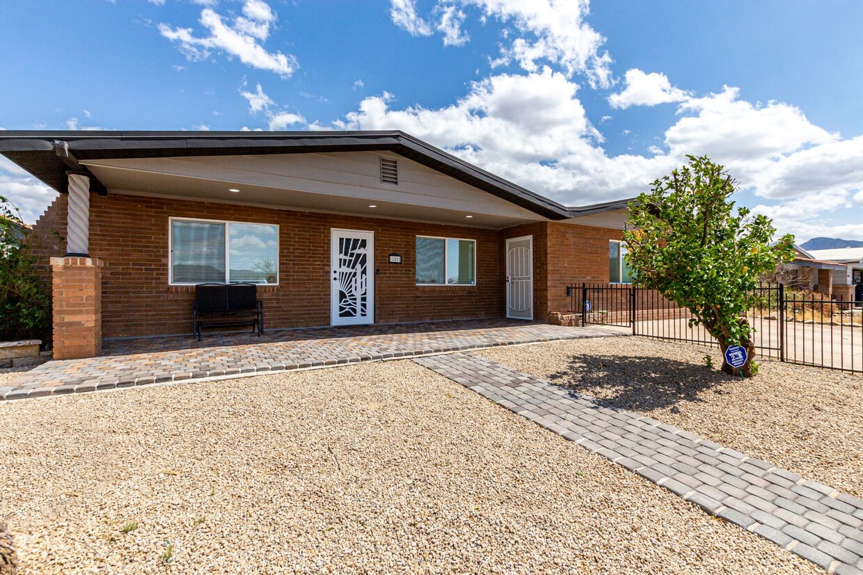 Foto principal - Spacious 4-bedroom available 6/1